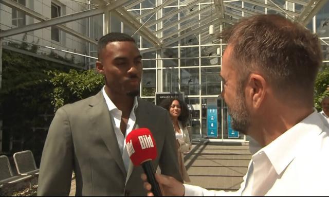 爱游戏体育-拜仁敲定荷兰兽腰，莱万去巴萨要等利物浦先换枪？